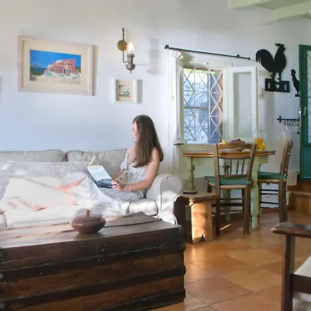 Amaryllis House Willa